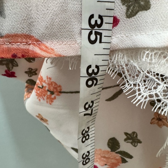 Love Fire Floral Lace Trim Dress. Size Large - Picture 5 of 7